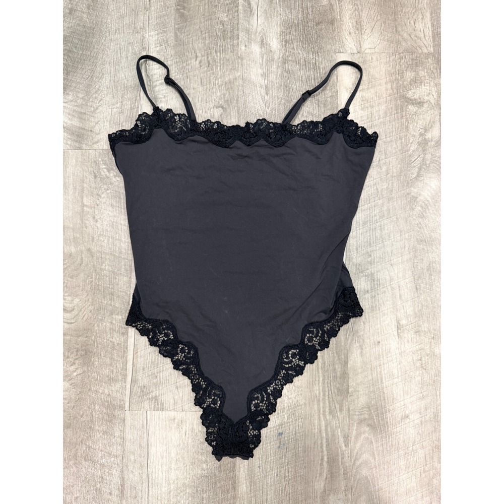 SKIMS Lace Trim Cami Bodysuit Onyx Black Size Large Adjustable Straps Thong Back